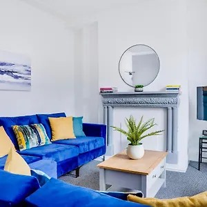 Spacious 4 Bedroom House Near Leeds Cc Apartment Beeston Hill