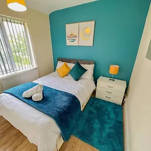 Hilltop Place , Parkway M1 J33 Holiday home Sheffield
